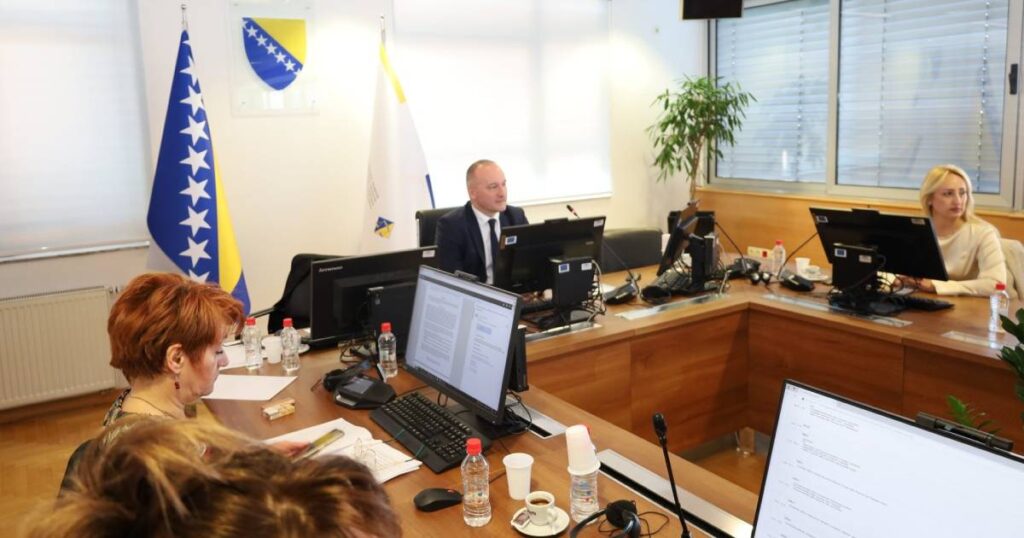 Kako VSTV usporava unos imovinskih kartona: Za pribavljanje e-potpisa rok dvije godine?