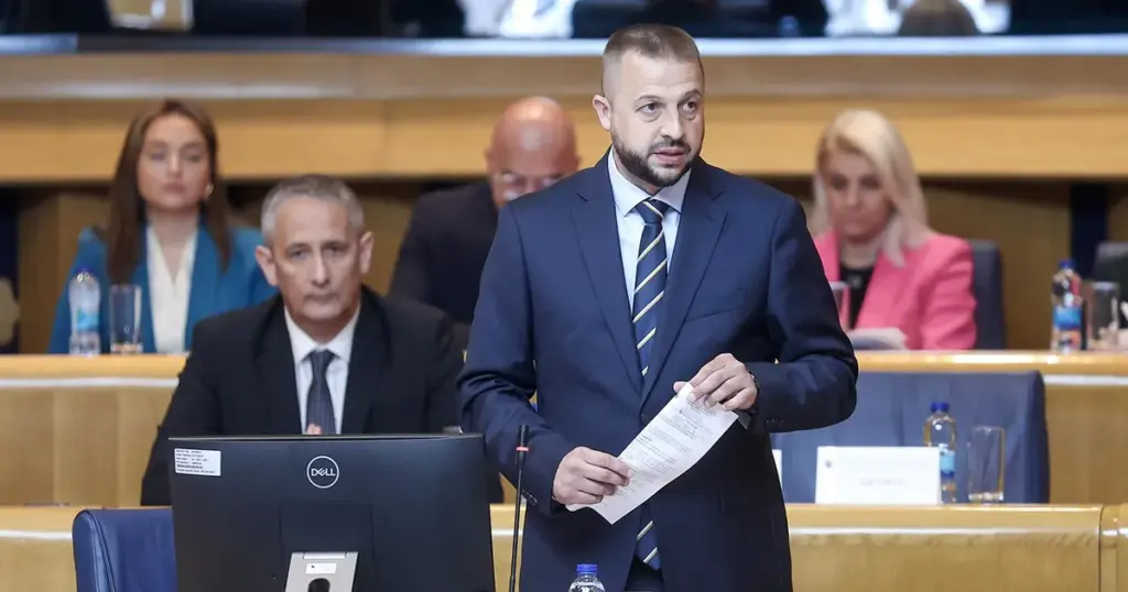 Nešković se izvinio delegatima SNSD-a: Pitam se sad šta je Dodik dogovorio za ukidanje sankcija