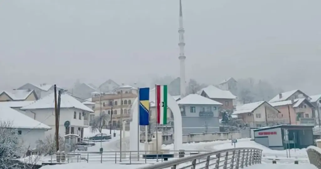 Drama u selu: Voda uništila put, porodica zarobljena dva dana!